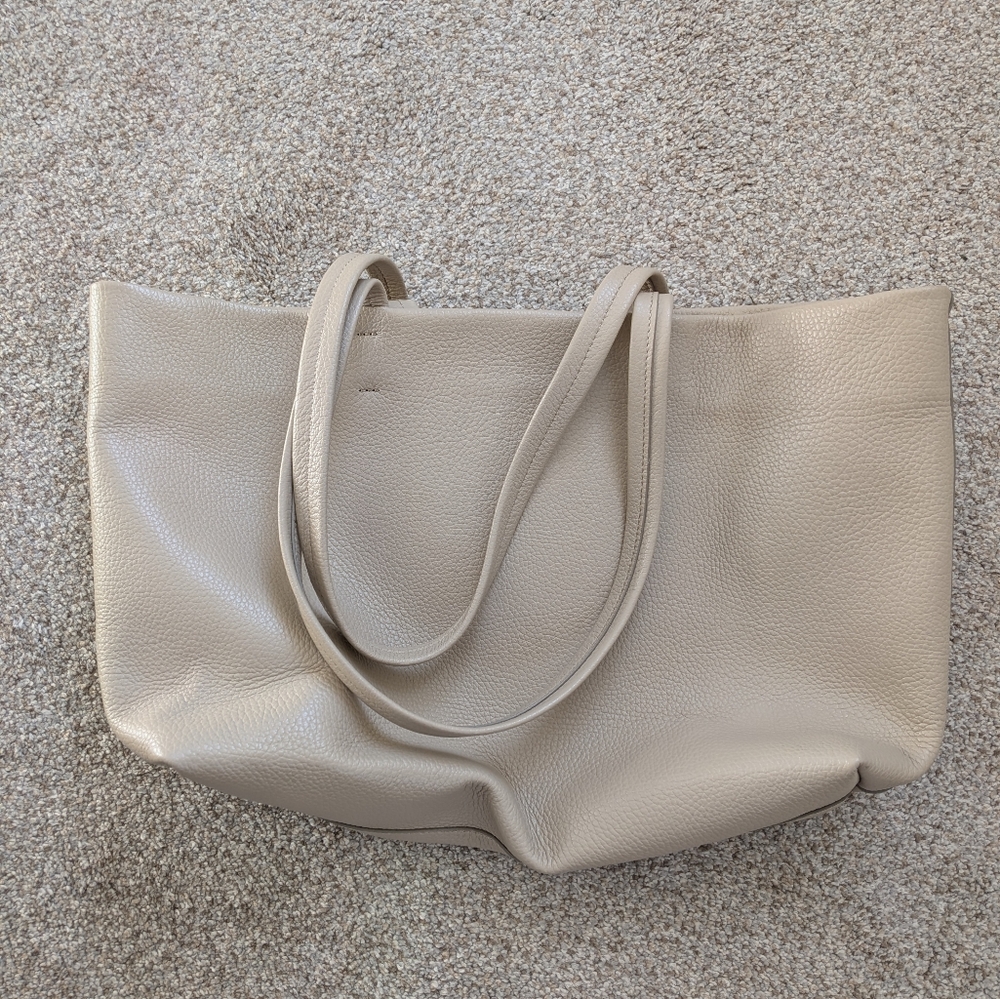 Cuyana Clasic Easy Tote in Cream Leather - Picture 5 of 5